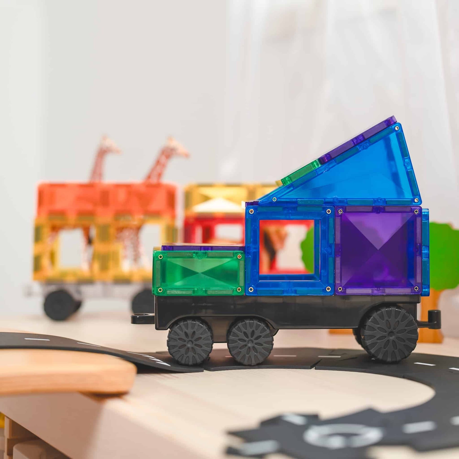 Mașină din setul de construcție magnetic Connetix Rainbow cu animăluțe