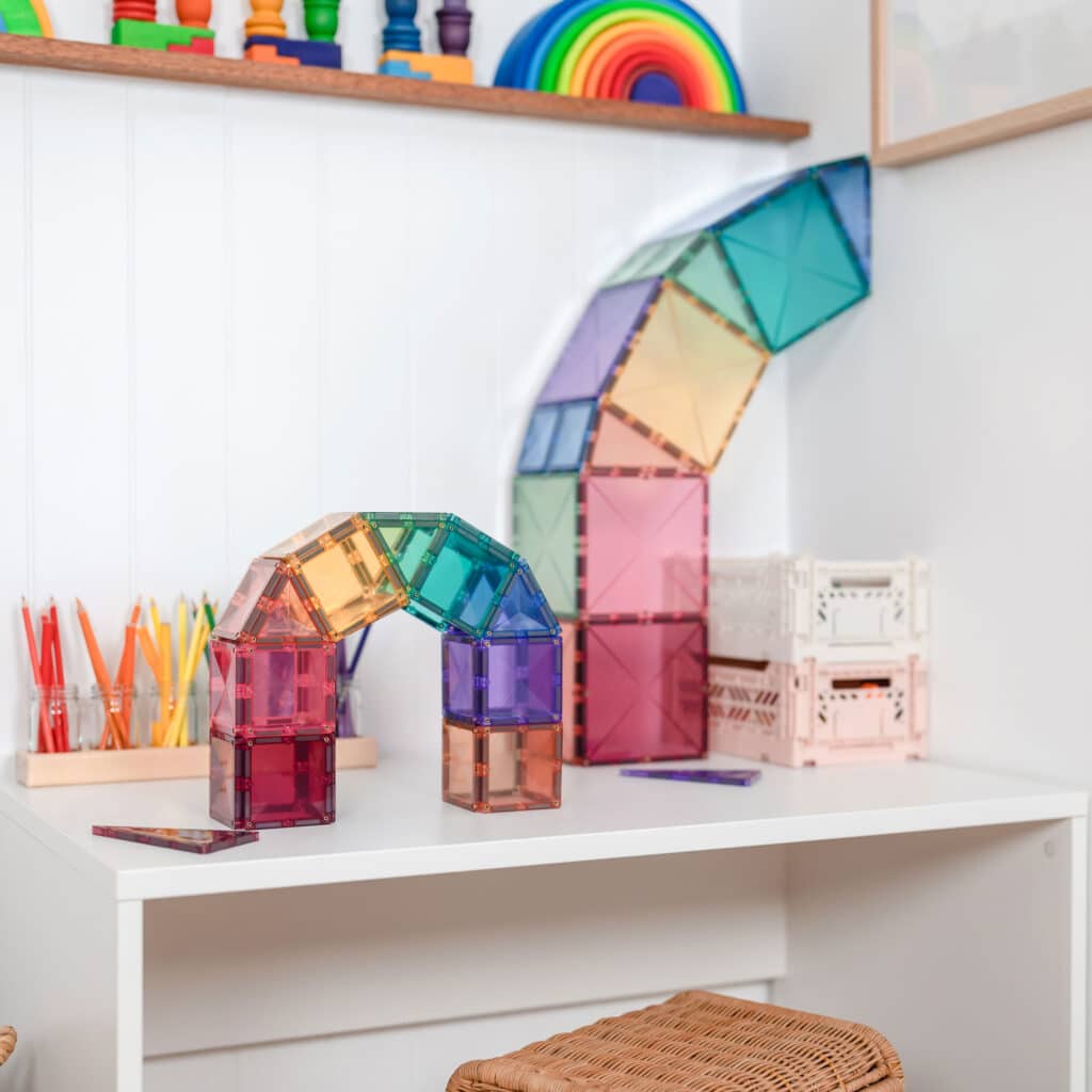Arc construit din piese magnetice pastel Connetix
