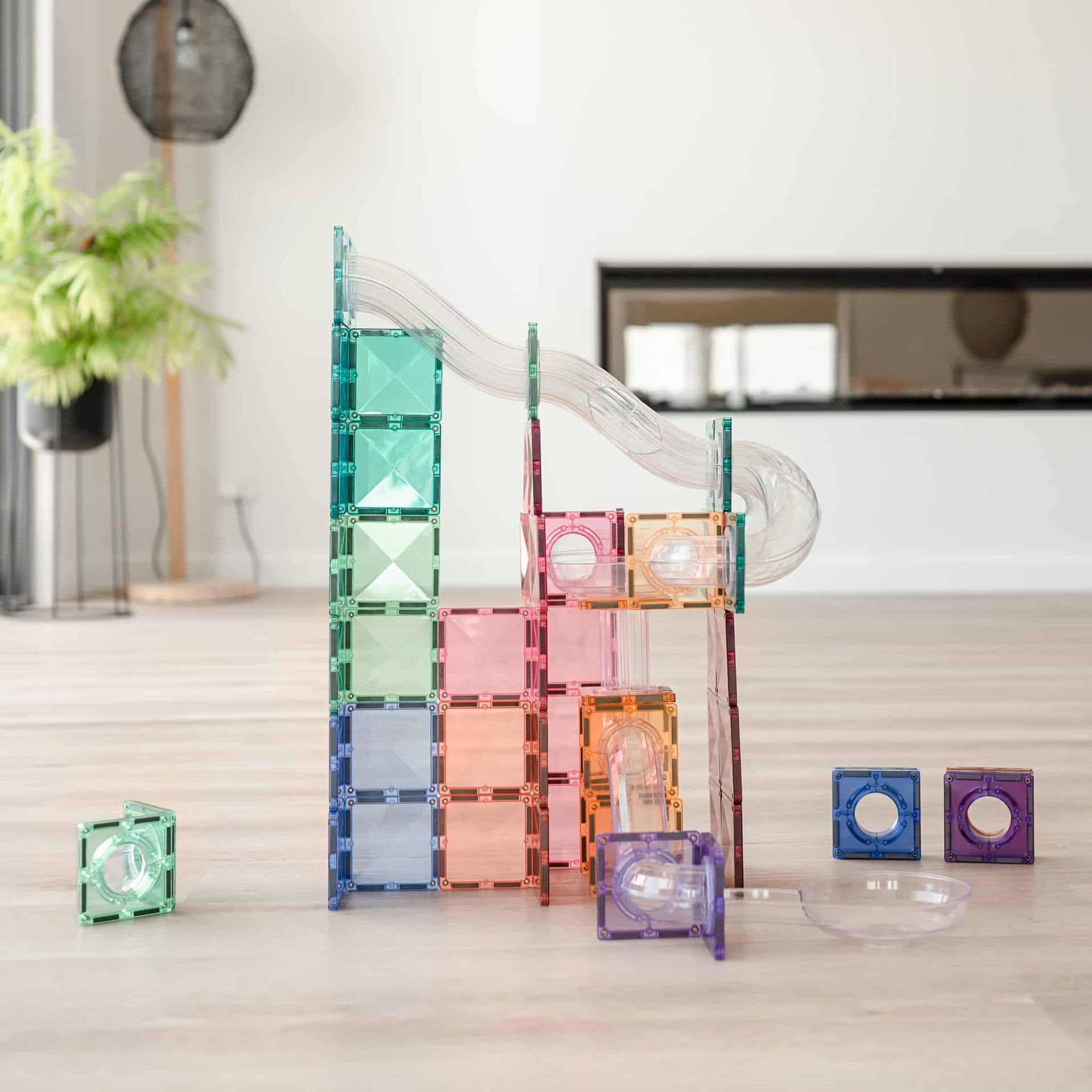 Traseu cu bile Connetix Pastel cu tobogan lung