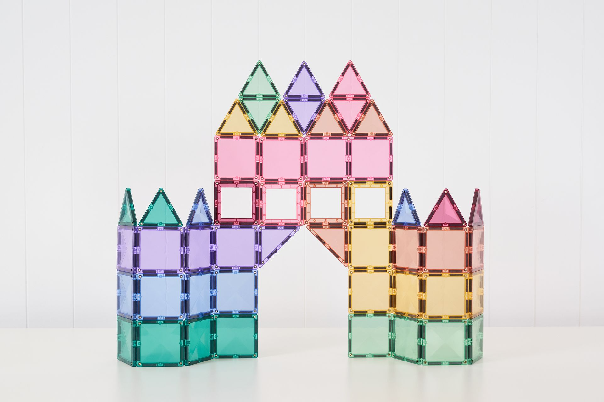 Castel din piese magnetice pastel Connetix cu turnuri
