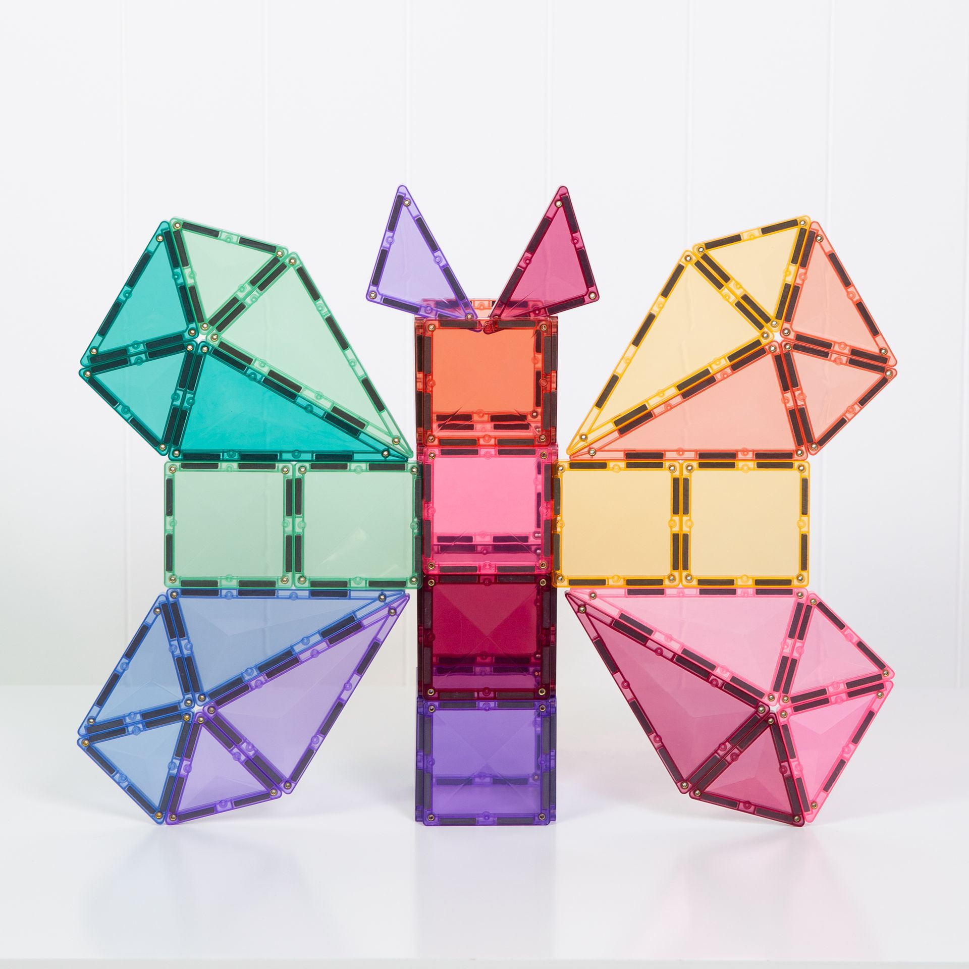 Fluture construit din piese magnetice pastel Connetix
